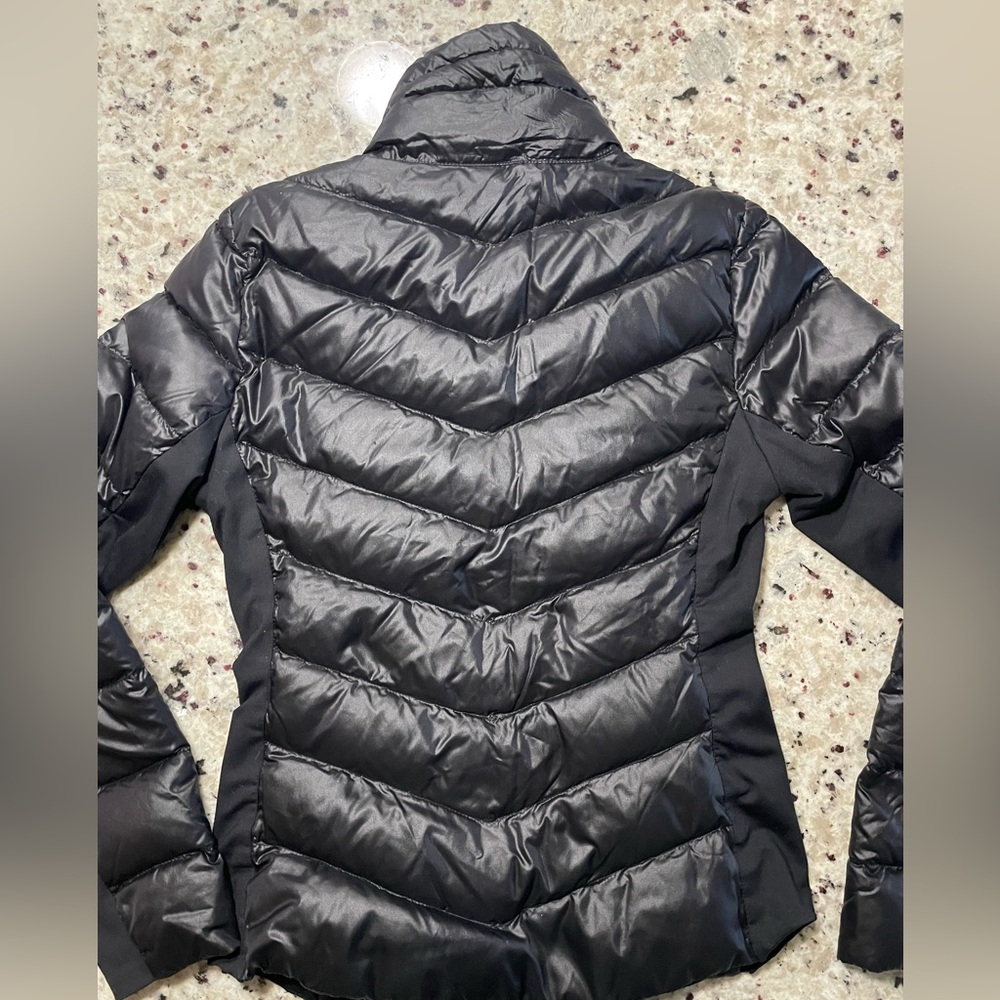ALO Yoga Shiny Black Puffer Jacket - Picture 3 of 4